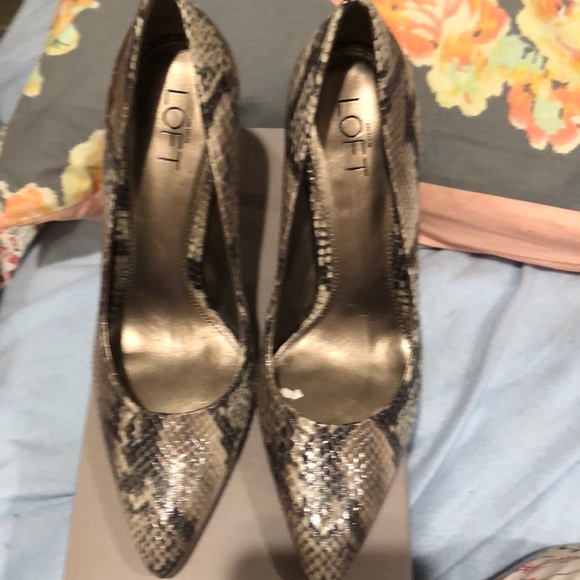 Loft manmade snakeskin print 4” heel SEXY SASSY - Picture 2 of 6
